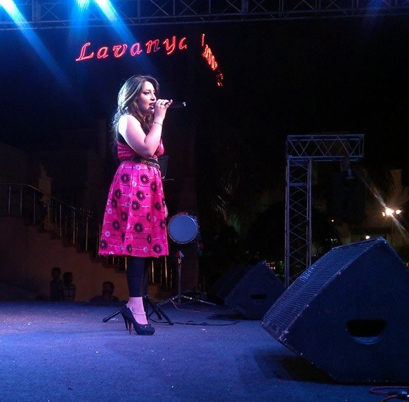female singer pimpri-chinchwad